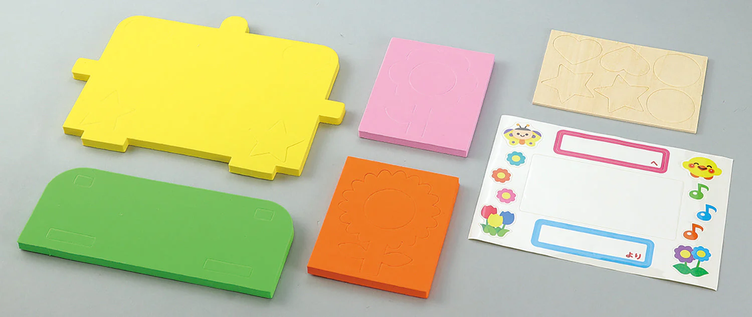 Drawing stand & wall hanging with wooden parts - Image 3