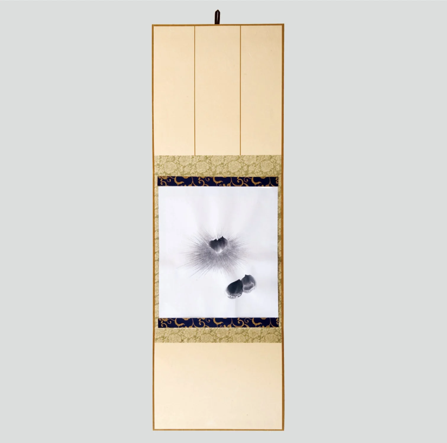 Hanging scroll for large colored paper