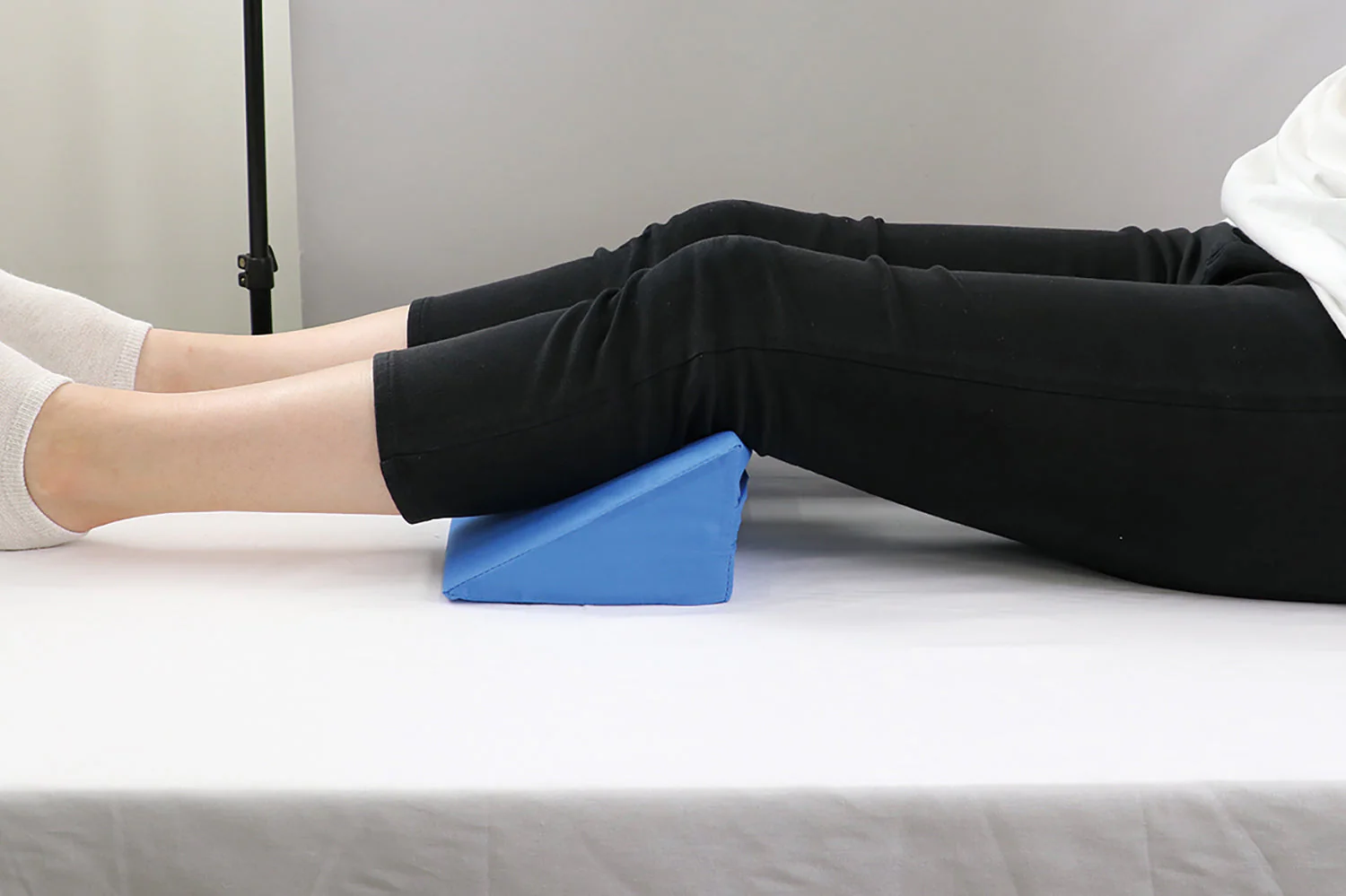 Triangle cushion - Image 3