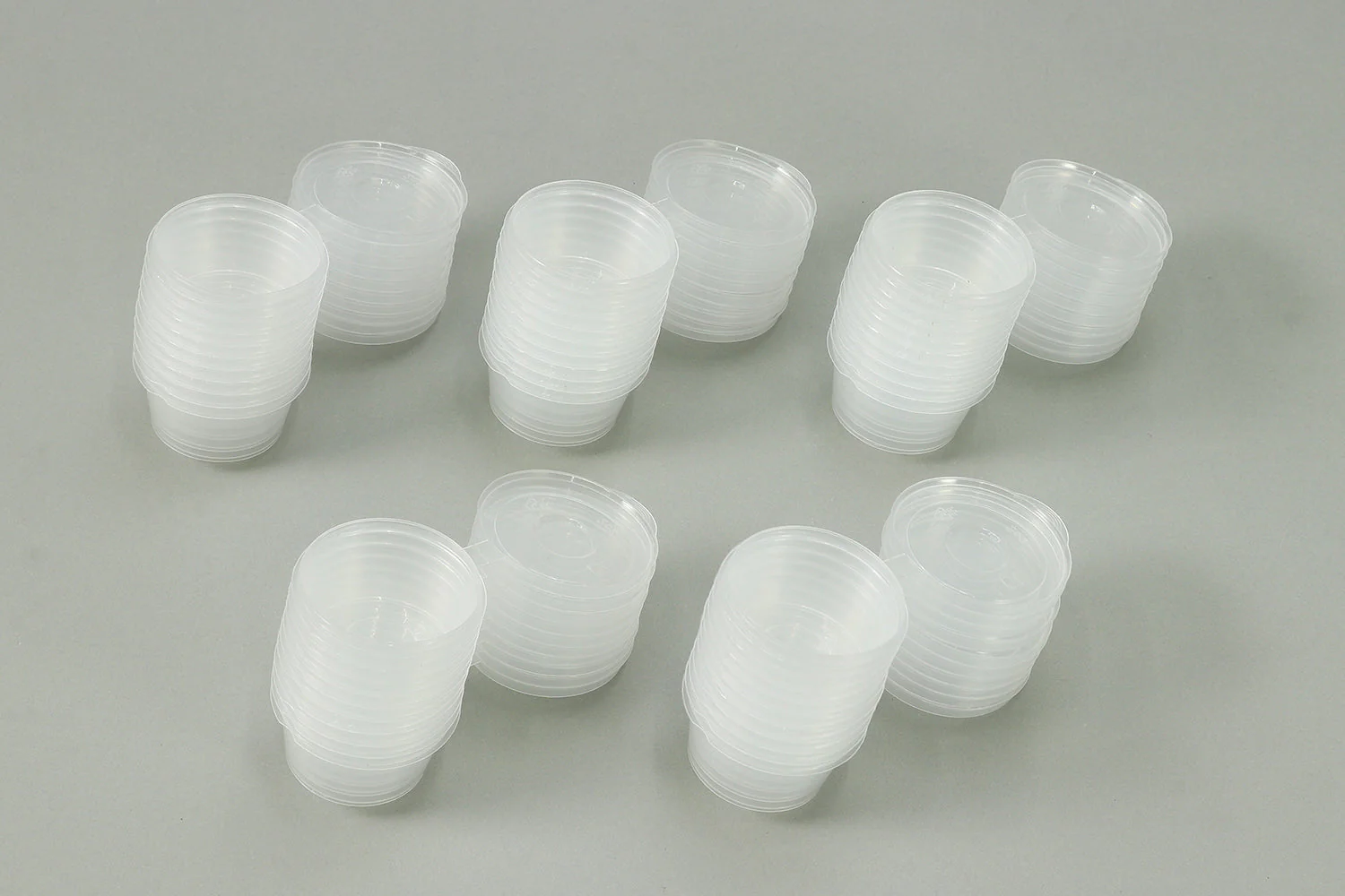 50 plastic containers with lids - Image 4