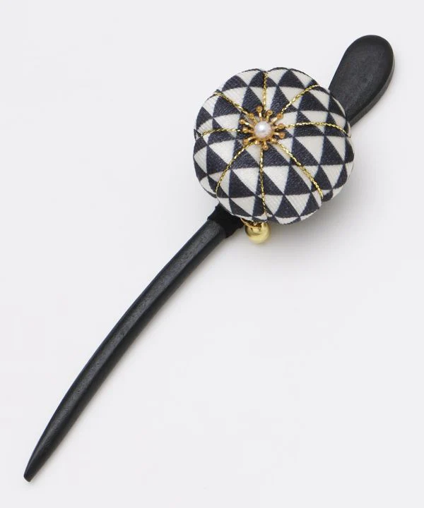 Kanzashi with a Japanese sweets Motif - Image 2
